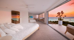Coolum luxury apartment with king bed and expansive ocean views